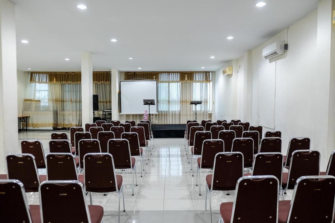 Reddoorz Plus Near Living World Pekanbaru Exterior foto